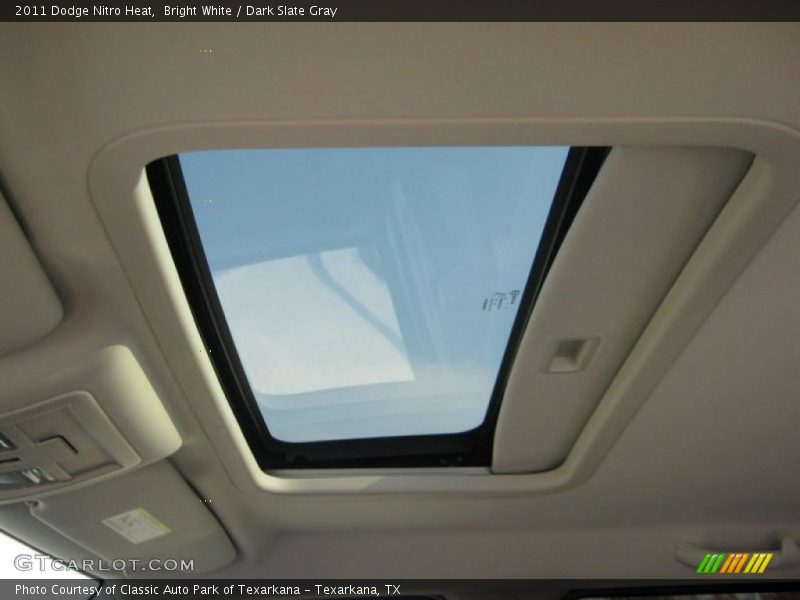 Bright White / Dark Slate Gray 2011 Dodge Nitro Heat