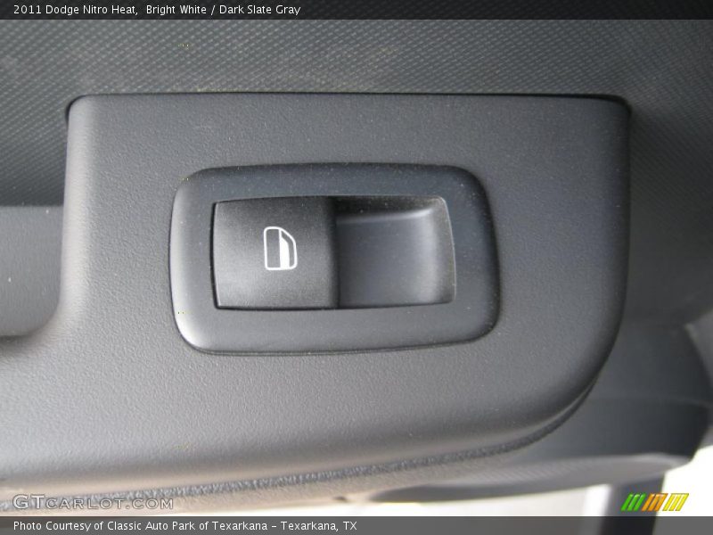 Bright White / Dark Slate Gray 2011 Dodge Nitro Heat