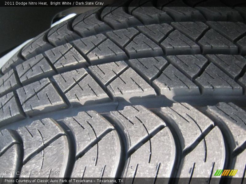 Bright White / Dark Slate Gray 2011 Dodge Nitro Heat