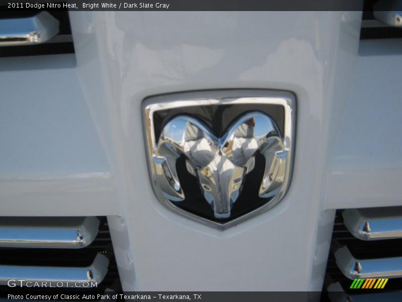 Bright White / Dark Slate Gray 2011 Dodge Nitro Heat
