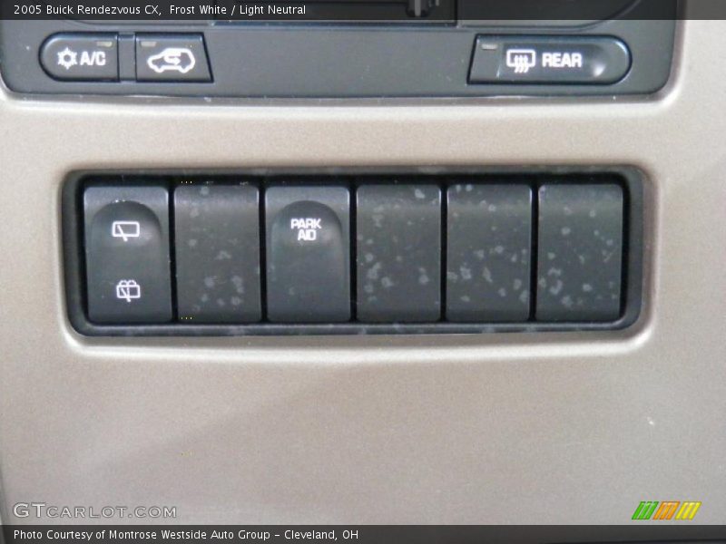 Frost White / Light Neutral 2005 Buick Rendezvous CX