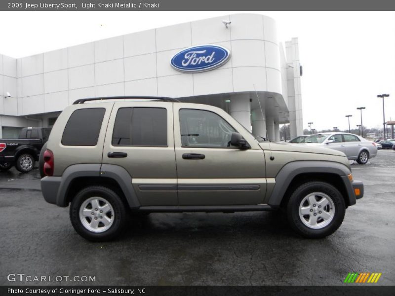 Light Khaki Metallic / Khaki 2005 Jeep Liberty Sport