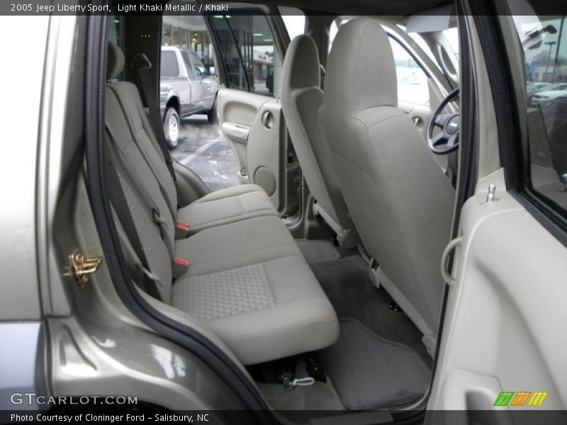 Light Khaki Metallic / Khaki 2005 Jeep Liberty Sport