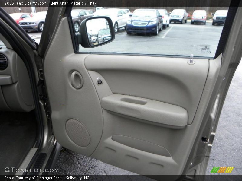 Light Khaki Metallic / Khaki 2005 Jeep Liberty Sport