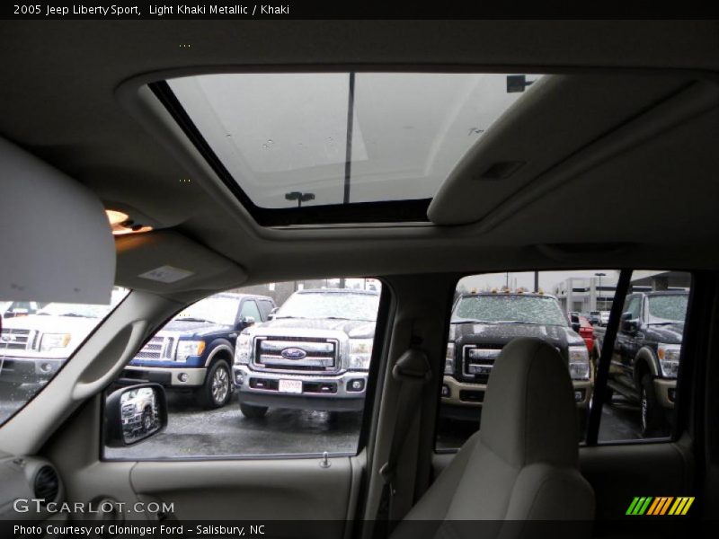Light Khaki Metallic / Khaki 2005 Jeep Liberty Sport