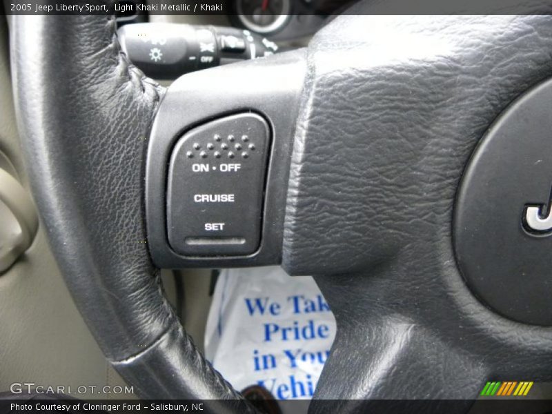 Light Khaki Metallic / Khaki 2005 Jeep Liberty Sport