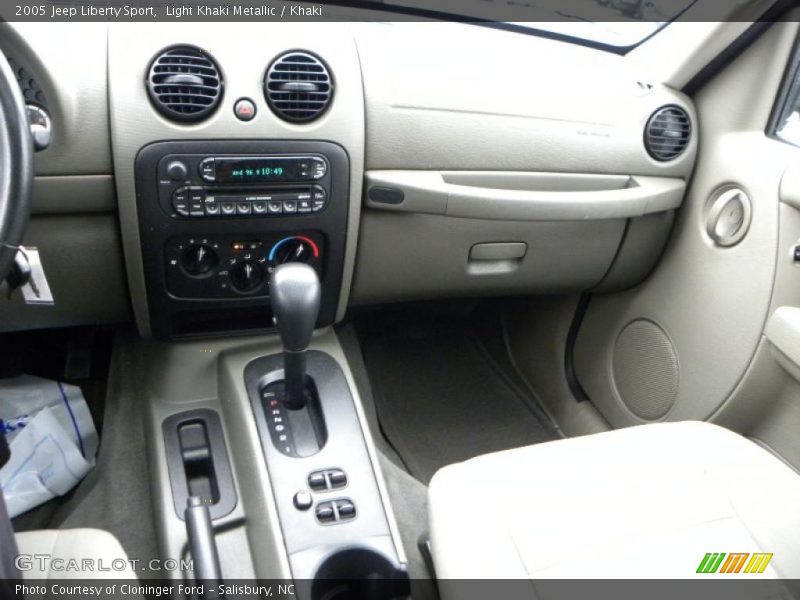 Light Khaki Metallic / Khaki 2005 Jeep Liberty Sport