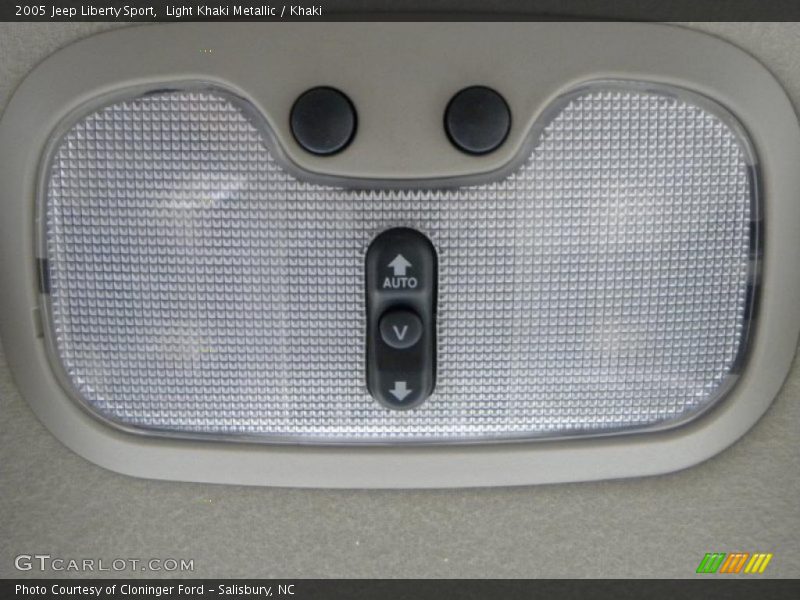 Light Khaki Metallic / Khaki 2005 Jeep Liberty Sport
