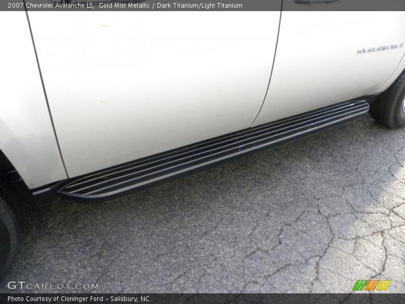 Gold Mist Metallic / Dark Titanium/Light Titanium 2007 Chevrolet Avalanche LS