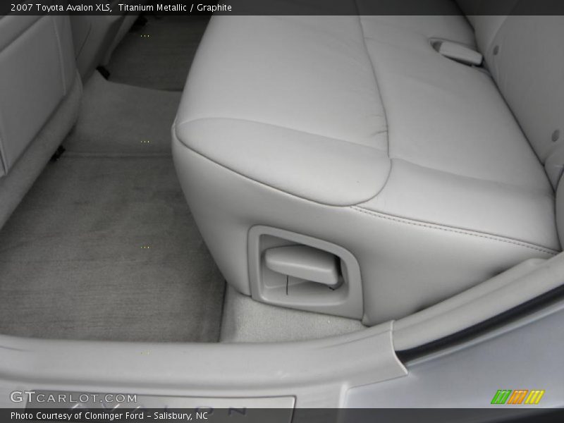 Titanium Metallic / Graphite 2007 Toyota Avalon XLS