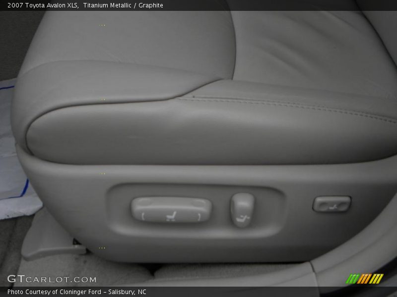 Titanium Metallic / Graphite 2007 Toyota Avalon XLS