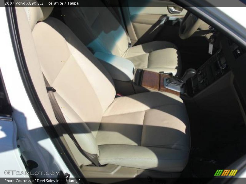 Ice White / Taupe 2007 Volvo XC90 3.2