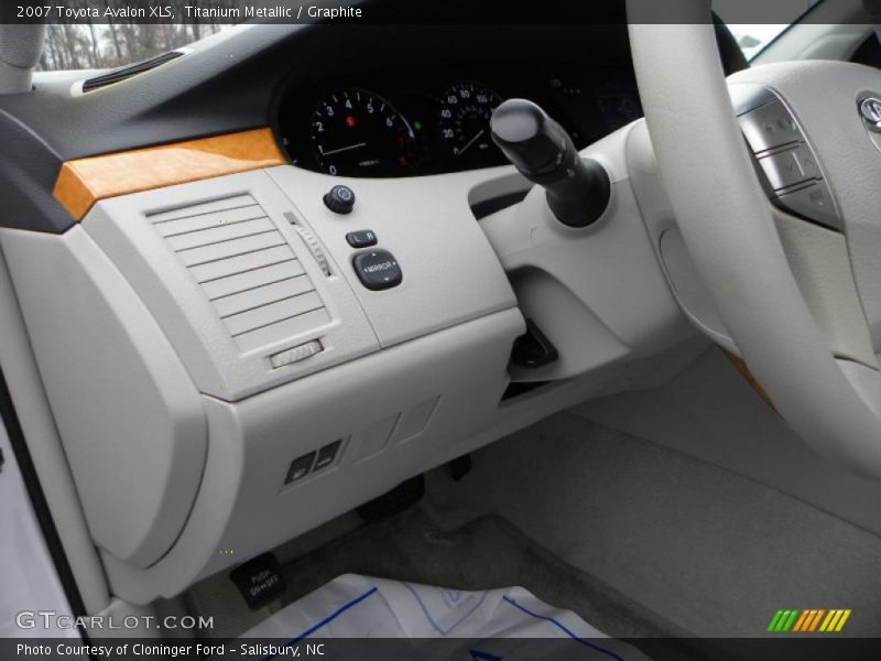 Titanium Metallic / Graphite 2007 Toyota Avalon XLS