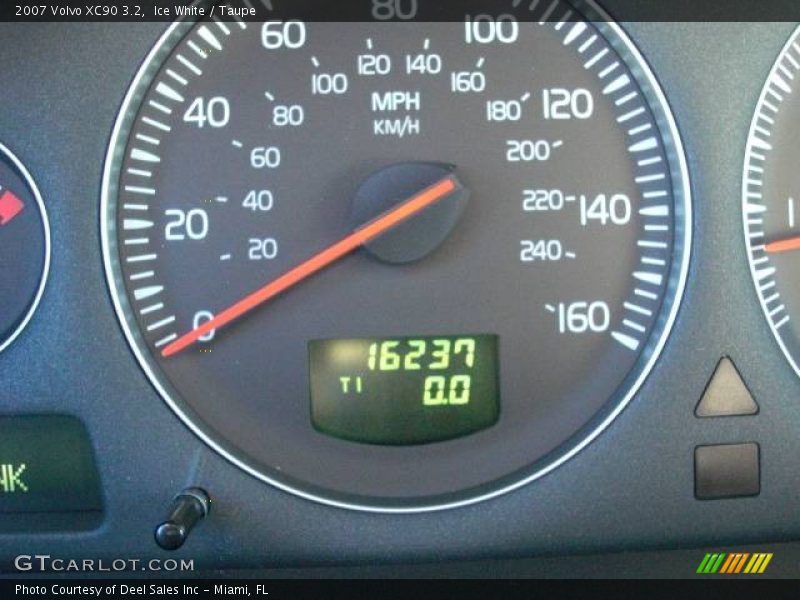 Ice White / Taupe 2007 Volvo XC90 3.2