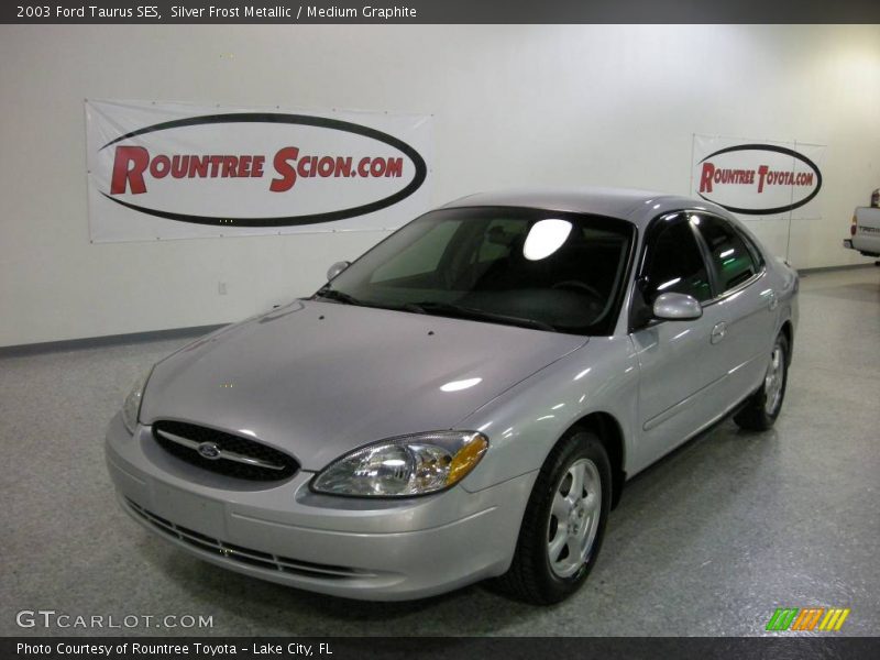 Silver Frost Metallic / Medium Graphite 2003 Ford Taurus SES