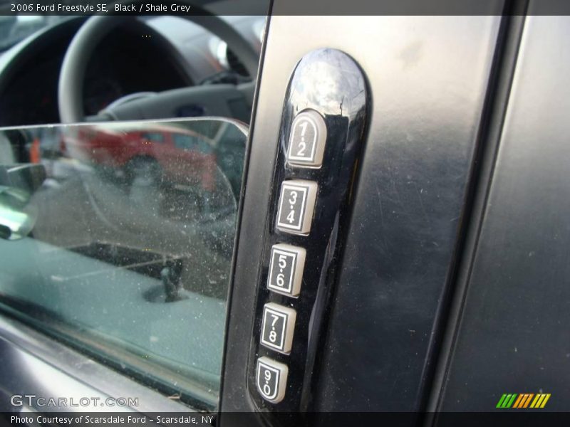 Black / Shale Grey 2006 Ford Freestyle SE