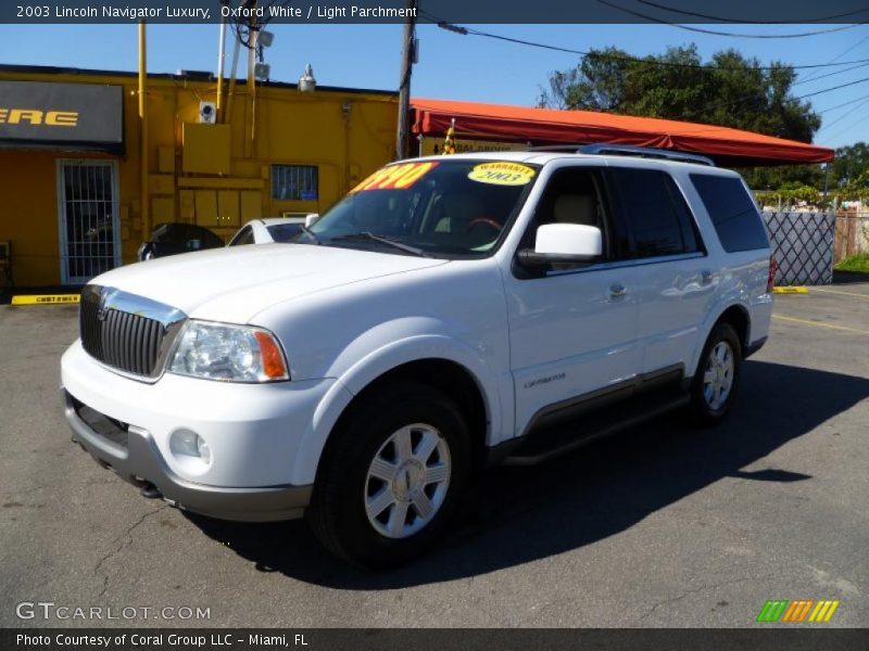 Oxford White / Light Parchment 2003 Lincoln Navigator Luxury