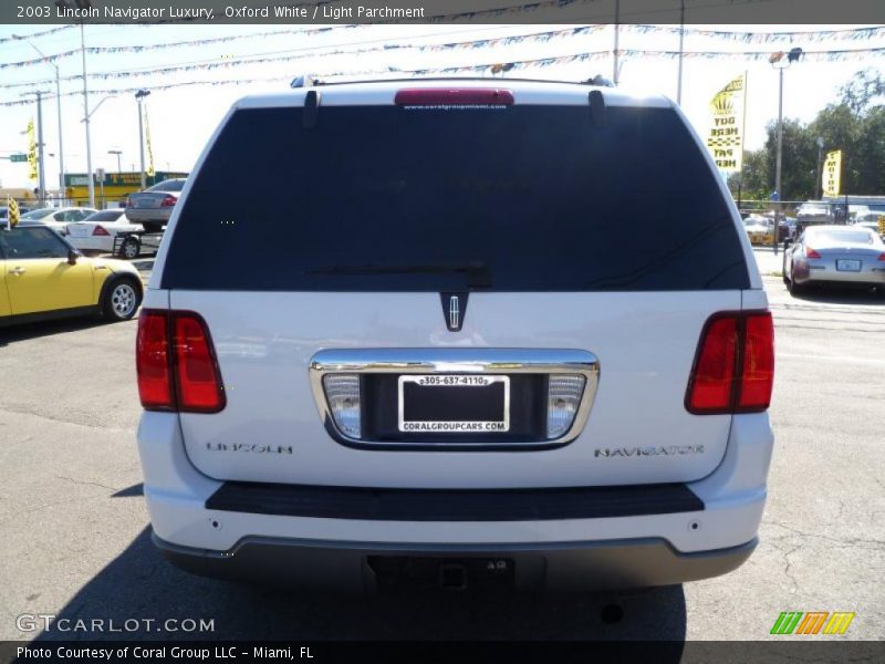 Oxford White / Light Parchment 2003 Lincoln Navigator Luxury
