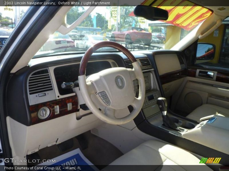 Oxford White / Light Parchment 2003 Lincoln Navigator Luxury