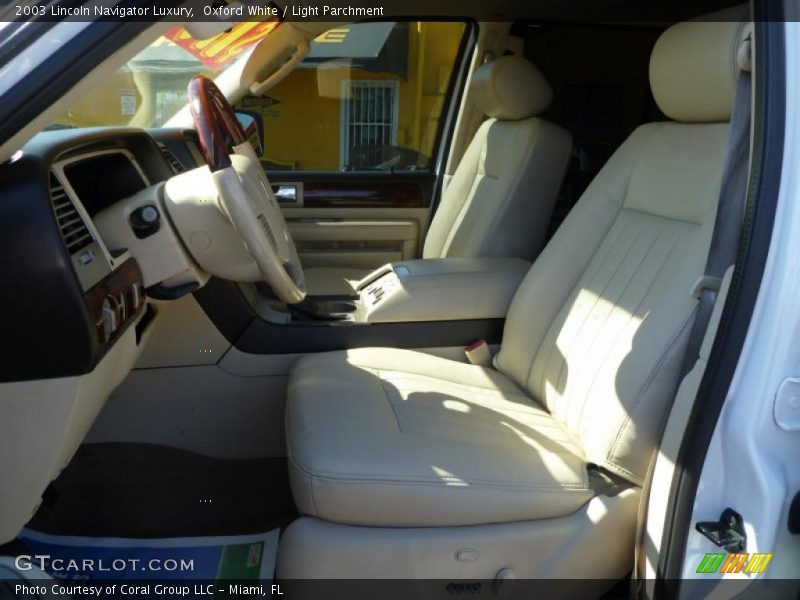 Oxford White / Light Parchment 2003 Lincoln Navigator Luxury