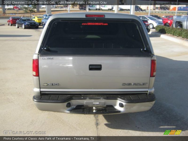 Light Pewter Metallic / Medium Gray 2002 Chevrolet S10 LS Extended Cab