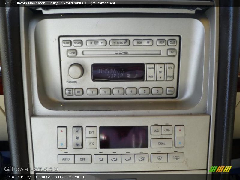 Oxford White / Light Parchment 2003 Lincoln Navigator Luxury