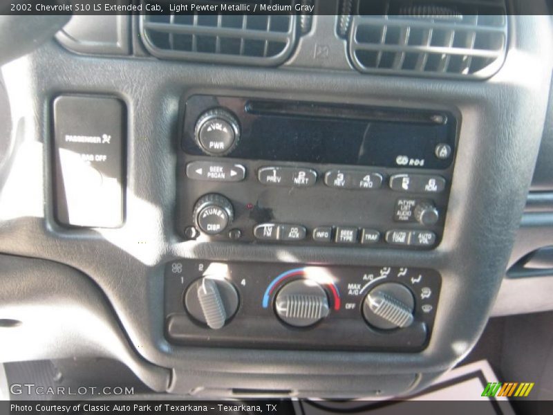 Light Pewter Metallic / Medium Gray 2002 Chevrolet S10 LS Extended Cab