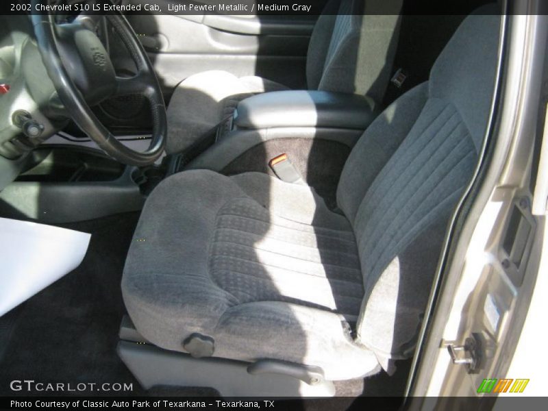 Light Pewter Metallic / Medium Gray 2002 Chevrolet S10 LS Extended Cab