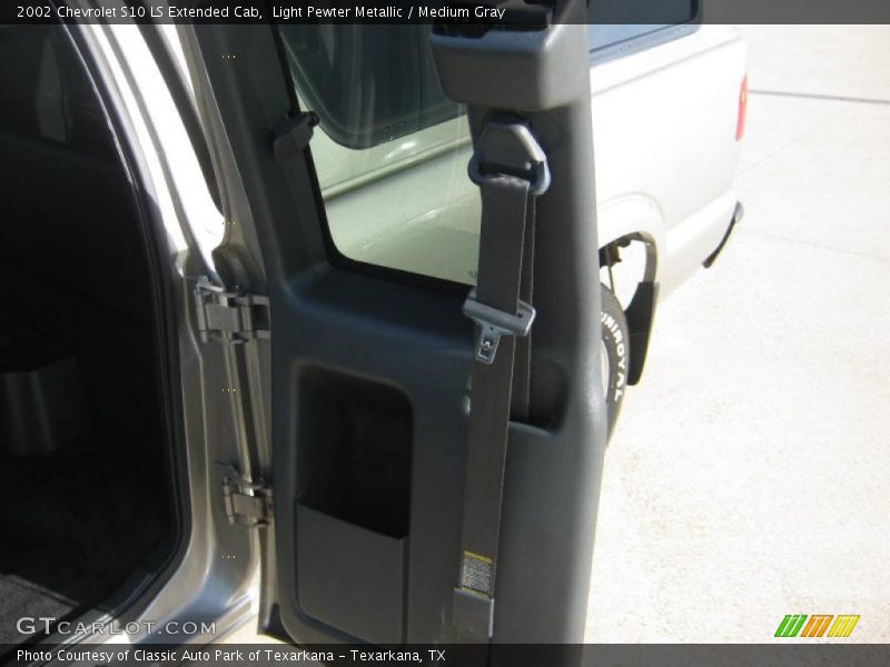 Light Pewter Metallic / Medium Gray 2002 Chevrolet S10 LS Extended Cab