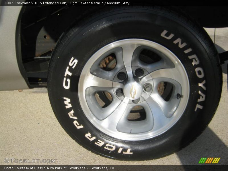 Light Pewter Metallic / Medium Gray 2002 Chevrolet S10 LS Extended Cab