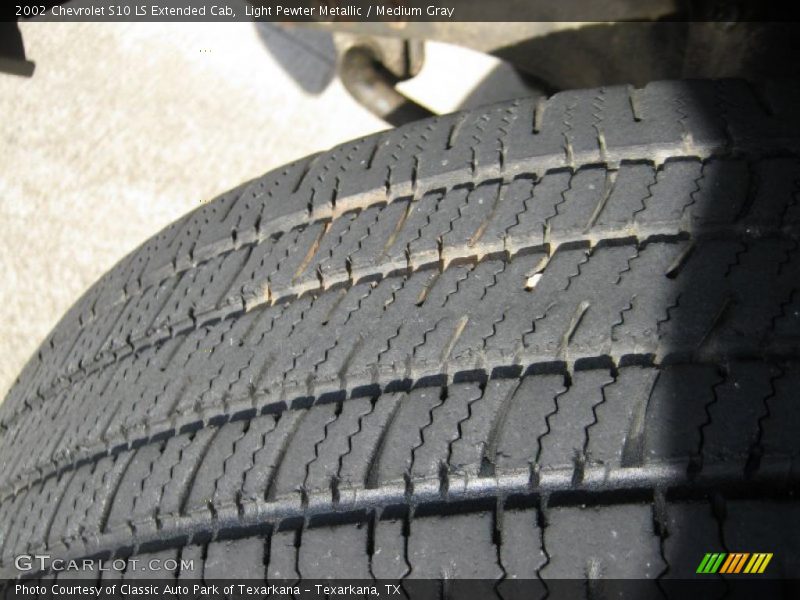 Light Pewter Metallic / Medium Gray 2002 Chevrolet S10 LS Extended Cab