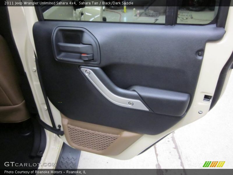 Door Panel of 2011 Wrangler Unlimited Sahara 4x4