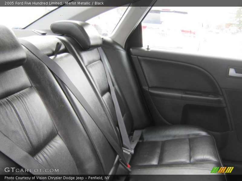 Merlot Metallic / Black 2005 Ford Five Hundred Limited