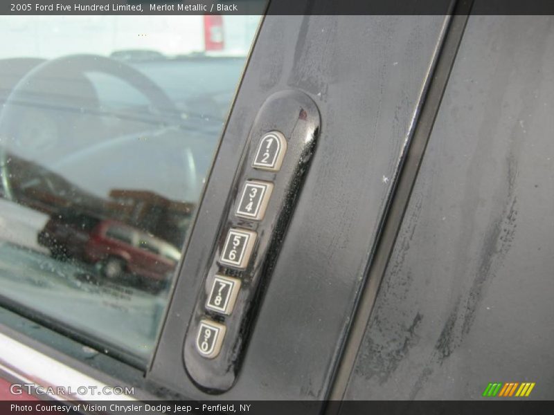 Merlot Metallic / Black 2005 Ford Five Hundred Limited