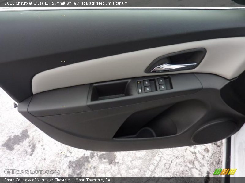 Summit White / Jet Black/Medium Titanium 2011 Chevrolet Cruze LS