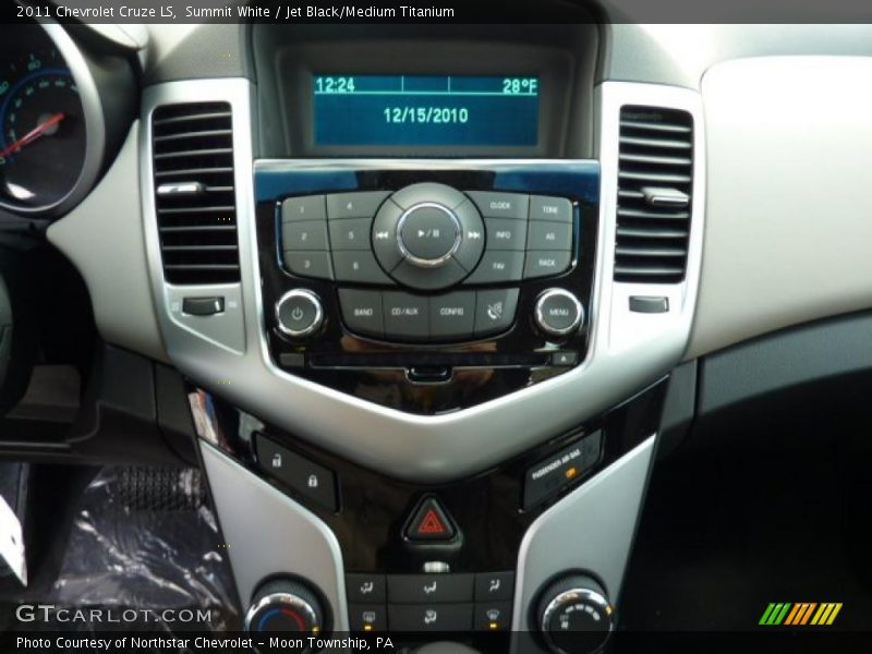 Summit White / Jet Black/Medium Titanium 2011 Chevrolet Cruze LS