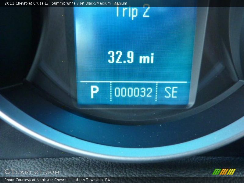 Summit White / Jet Black/Medium Titanium 2011 Chevrolet Cruze LS