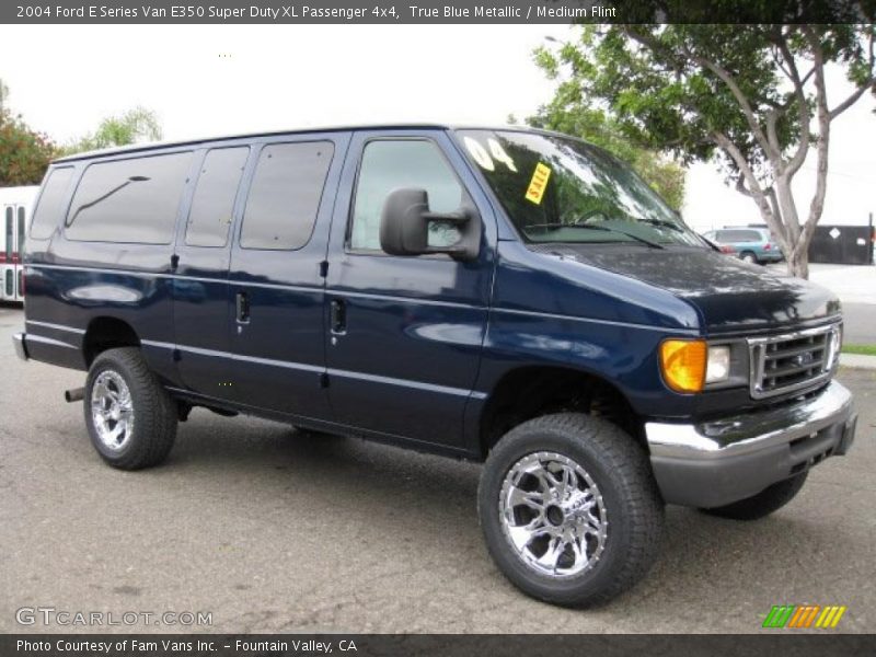 Front 3/4 View of 2004 E Series Van E350 Super Duty XL Passenger 4x4