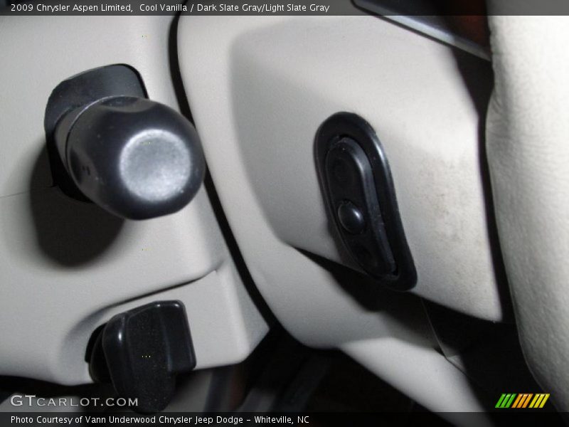 Cool Vanilla / Dark Slate Gray/Light Slate Gray 2009 Chrysler Aspen Limited