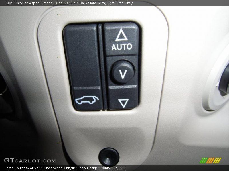 Cool Vanilla / Dark Slate Gray/Light Slate Gray 2009 Chrysler Aspen Limited