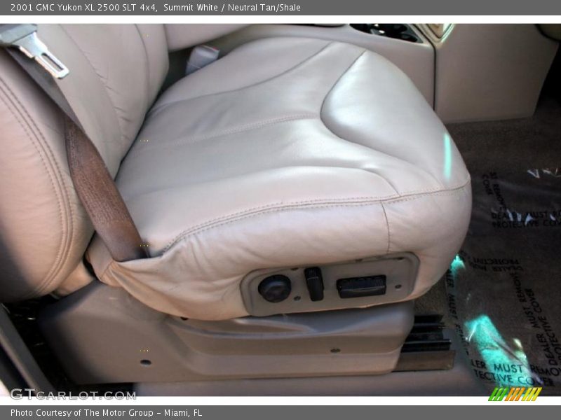 Summit White / Neutral Tan/Shale 2001 GMC Yukon XL 2500 SLT 4x4