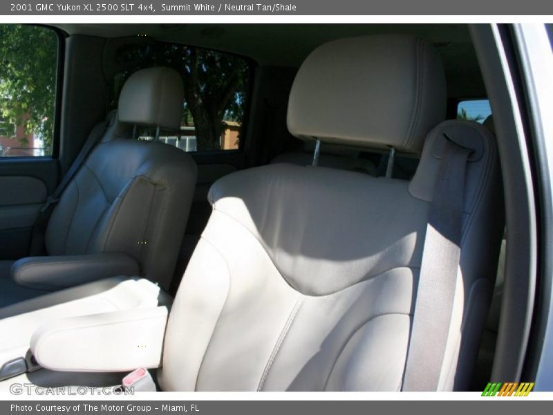 Summit White / Neutral Tan/Shale 2001 GMC Yukon XL 2500 SLT 4x4