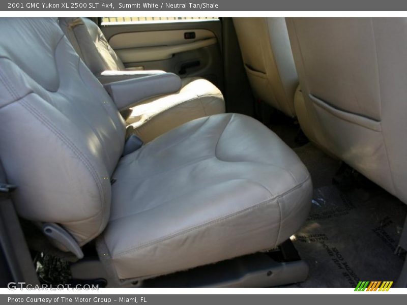 Summit White / Neutral Tan/Shale 2001 GMC Yukon XL 2500 SLT 4x4