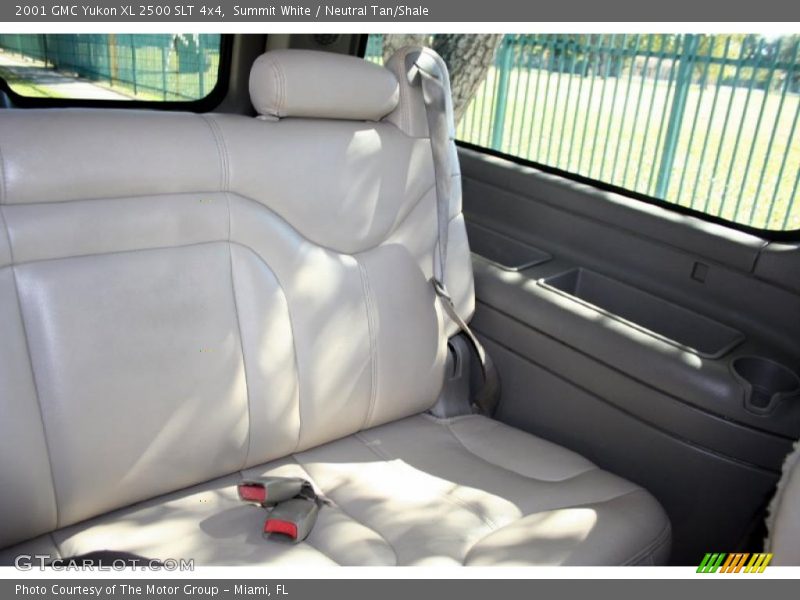 Summit White / Neutral Tan/Shale 2001 GMC Yukon XL 2500 SLT 4x4