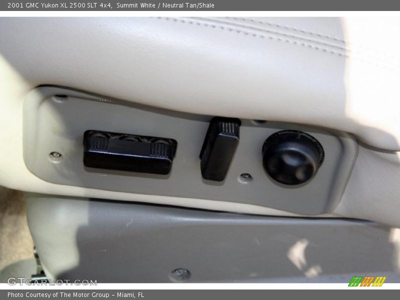 Summit White / Neutral Tan/Shale 2001 GMC Yukon XL 2500 SLT 4x4