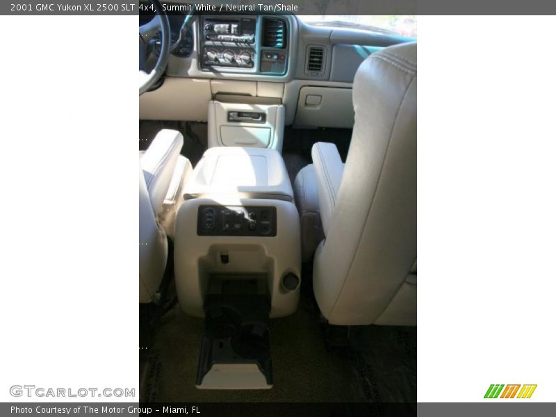 Summit White / Neutral Tan/Shale 2001 GMC Yukon XL 2500 SLT 4x4