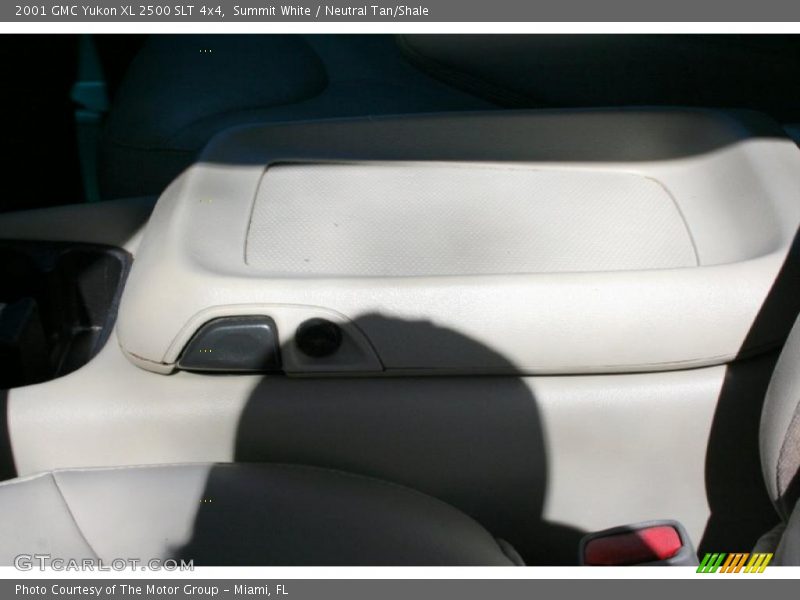 Summit White / Neutral Tan/Shale 2001 GMC Yukon XL 2500 SLT 4x4