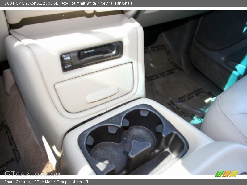 Summit White / Neutral Tan/Shale 2001 GMC Yukon XL 2500 SLT 4x4