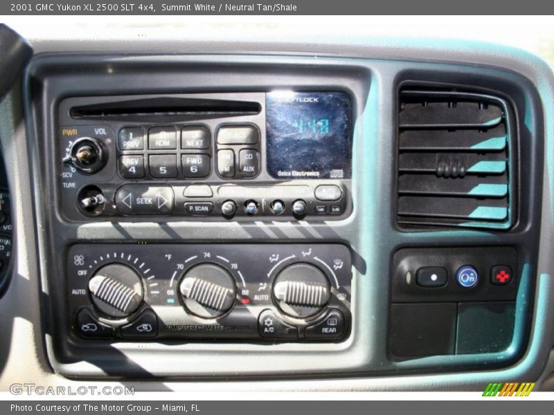 Summit White / Neutral Tan/Shale 2001 GMC Yukon XL 2500 SLT 4x4