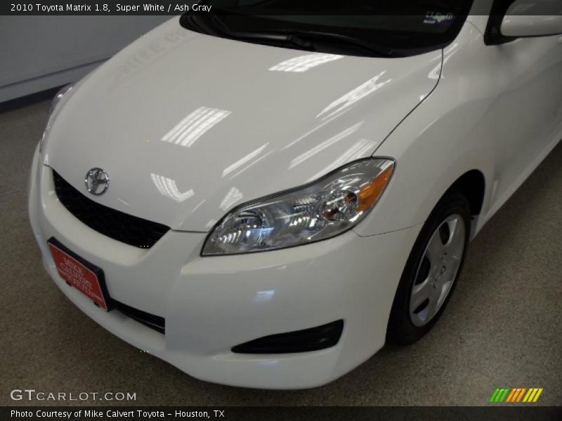 Super White / Ash Gray 2010 Toyota Matrix 1.8